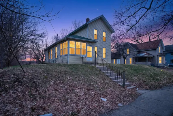 $84,900 | 611 Oakhill Avenue, Jackson, MI 49201