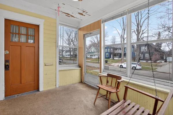 $84,900 | 611 Oakhill Avenue, Jackson, MI 49201