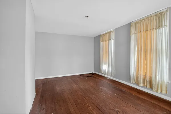 $84,900 | 611 Oakhill Avenue, Jackson, MI 49201