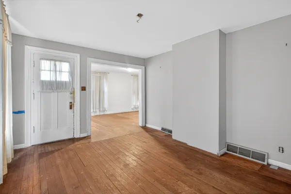 $84,900 | 611 Oakhill Avenue, Jackson, MI 49201