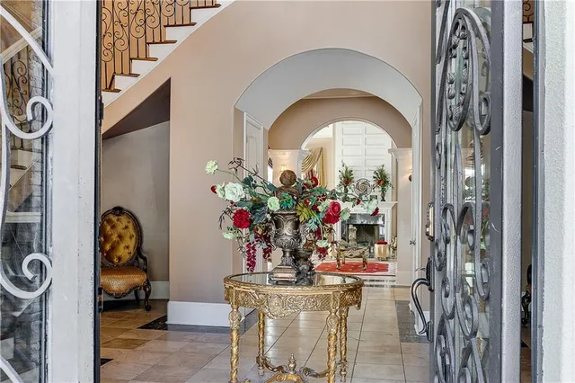 a view of entryway with a front door