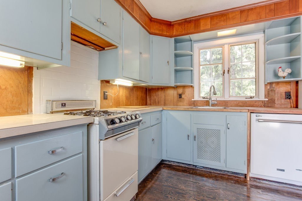 6 Dalton Road Chelmsford, MA 01824 - Photo 8 of 20 Gallery Image 8