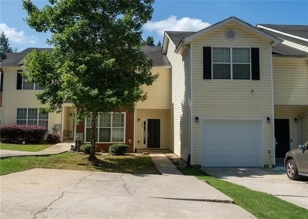 $1,800 | 7683 Creekside Lane, Riverdale, GA 30296