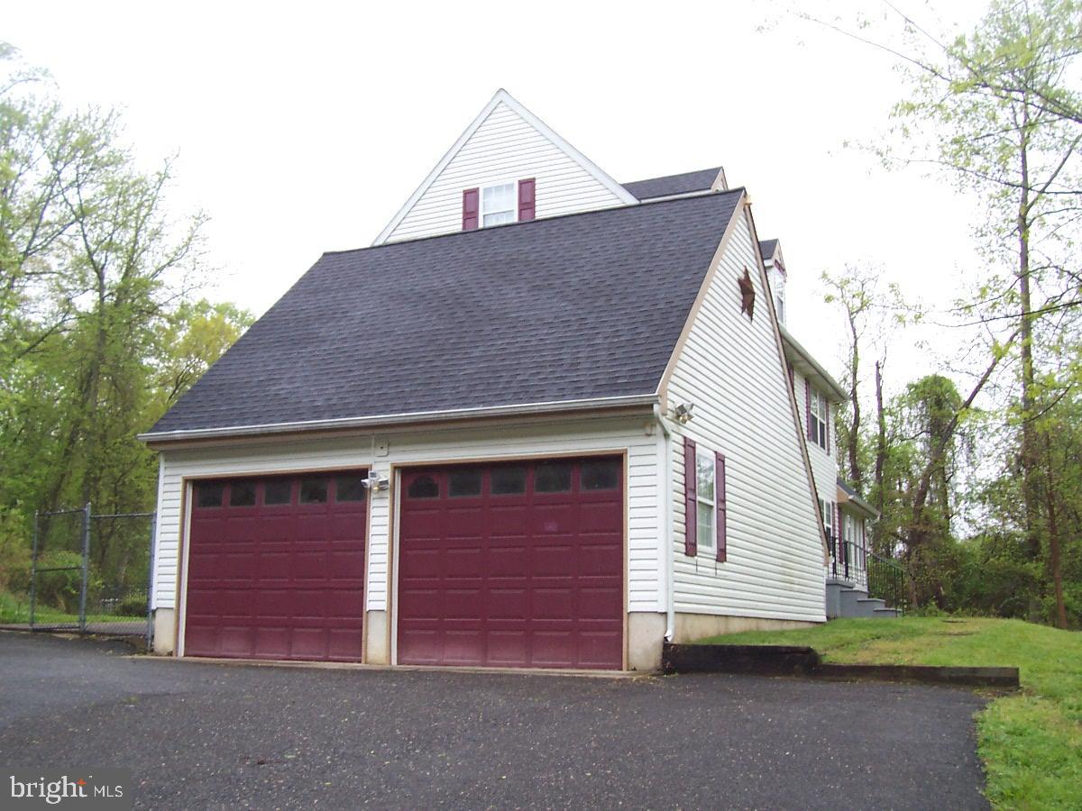 168 Breakneck Road Sewell, NJ 08080 - Photo 3 of 20 Garage
