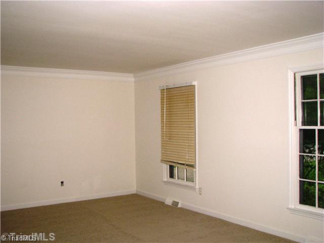 3251 High Cliffs Road Pfafftown, NC 27040 - Photo 5 of 15 Living Room.