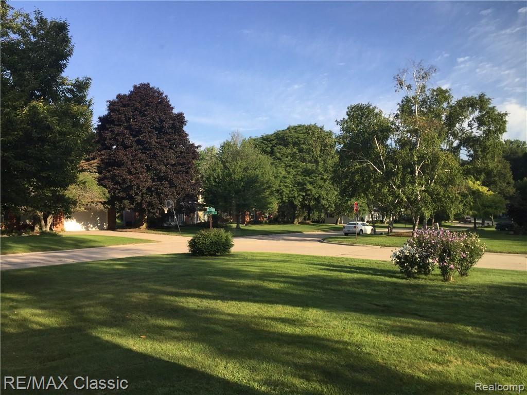 29928 Fox Grove Road Farmington, MI 48334 - Photo 40 of 47