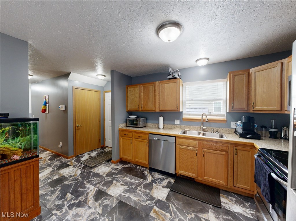 417 Rhodes Avenue Akron, OH 44302 - Photo 11 of 47 Gallery Image 11
