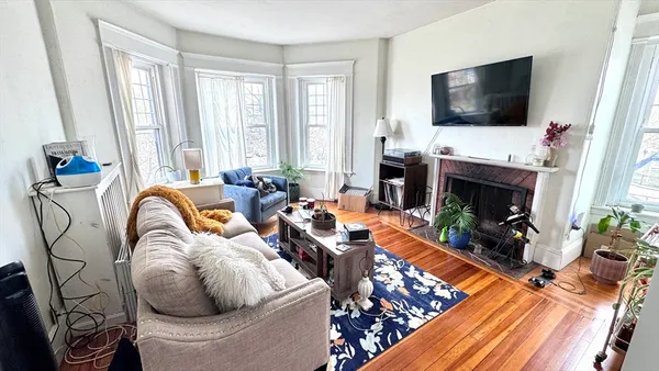 $2,900 | 514 Harvard Street, Unit 3A, Brookline, MA 02446
