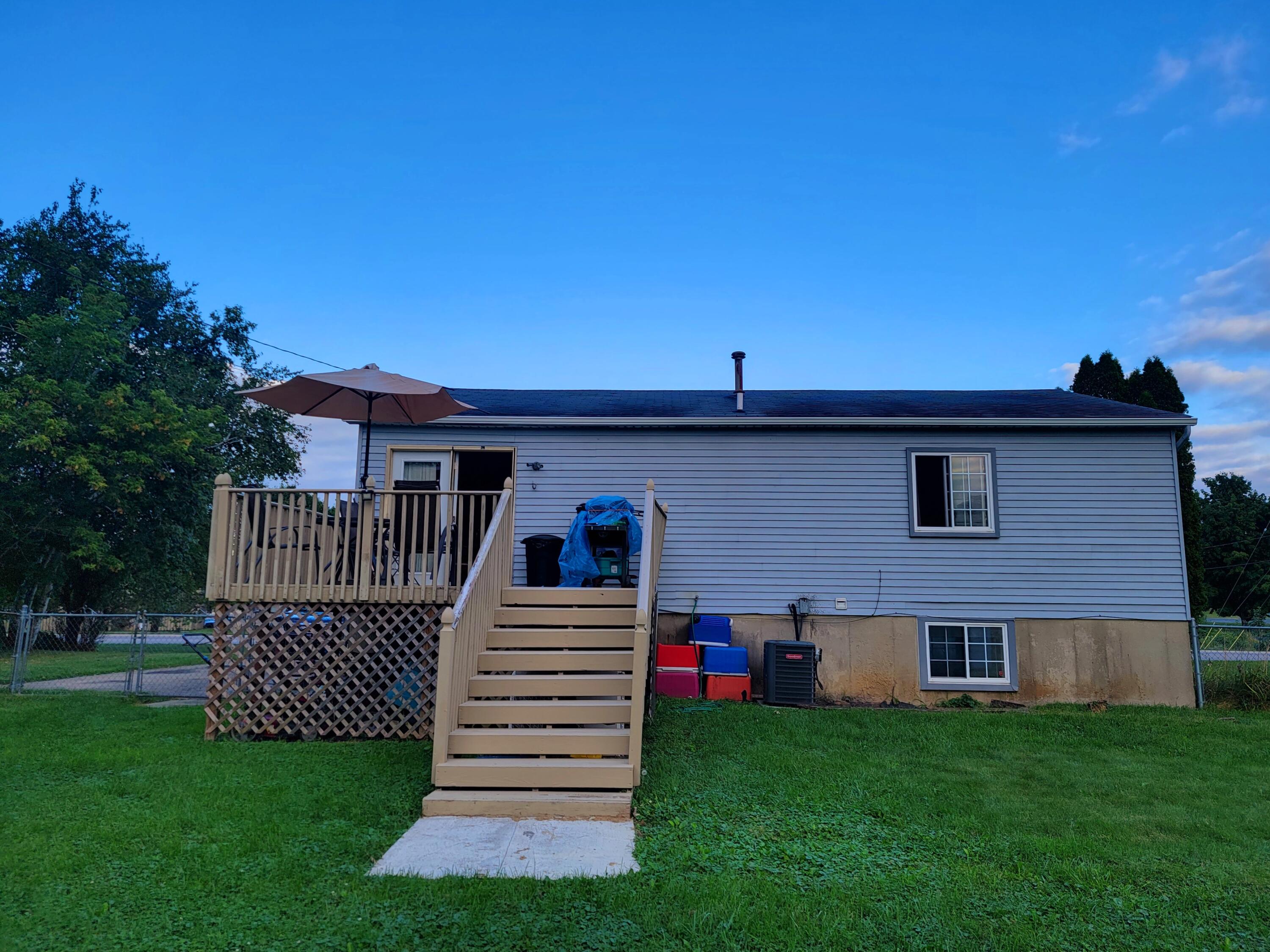 556 Robinson Road Jackson, MI 49203 - Photo 3 of 22 20220906_191006
