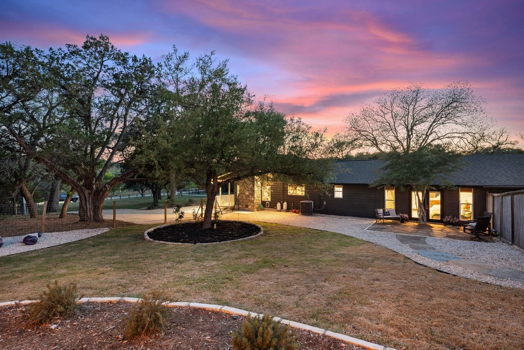 2800 River Road Wimberley, TX 78676 - Photo 6 of 38 Courtyard off primary