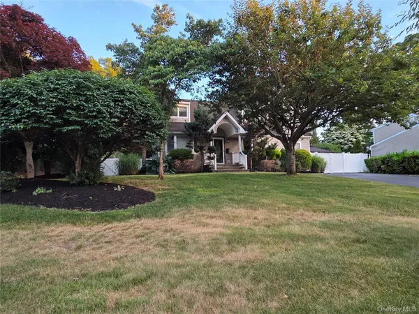$875,000 | 16 Brook Lane, Smithtown, NY 11787