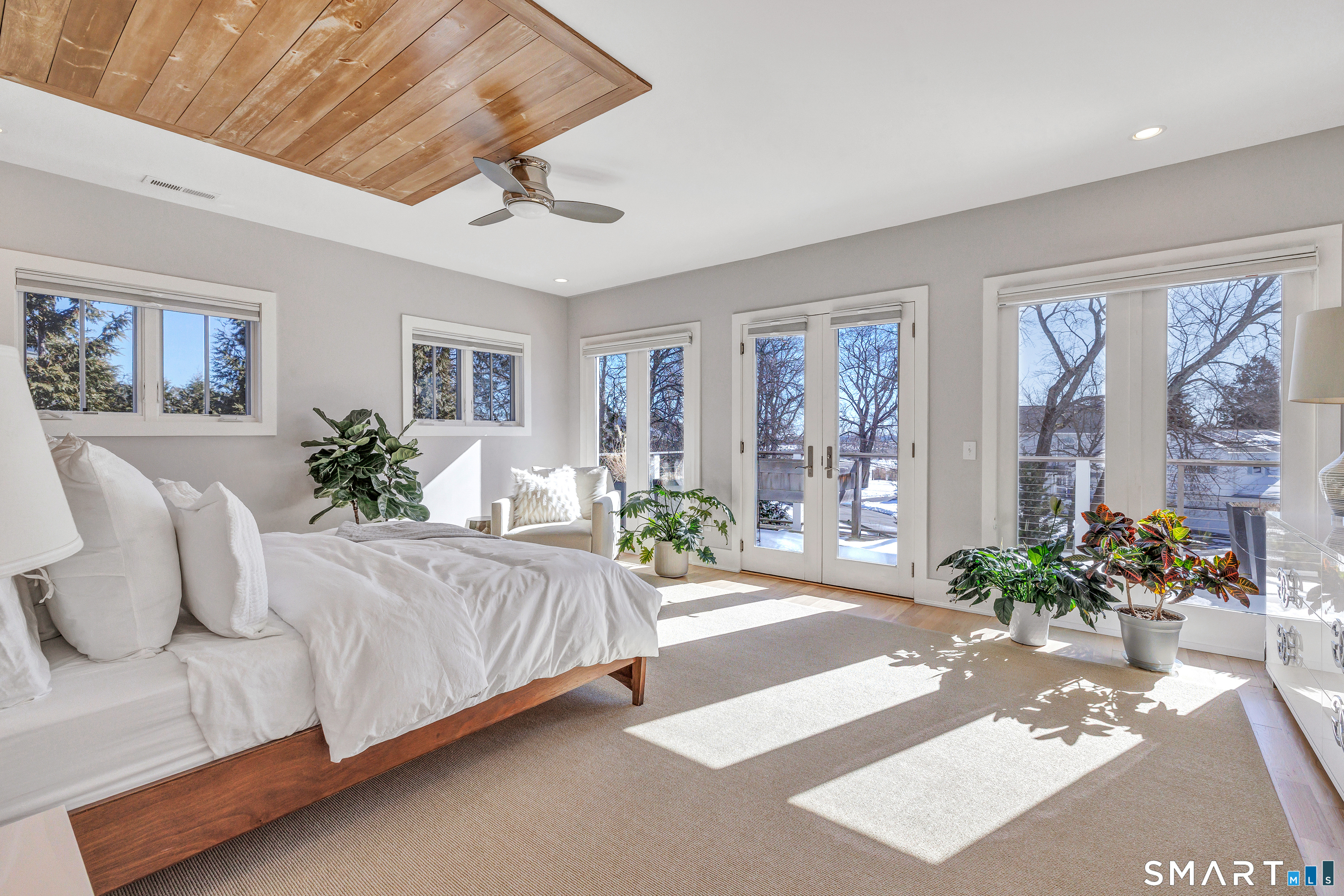 598 South Benson Road Fairfield, CT 06824 - Photo 18 of 40 a spacious bedroom with a large bed and a potted plant