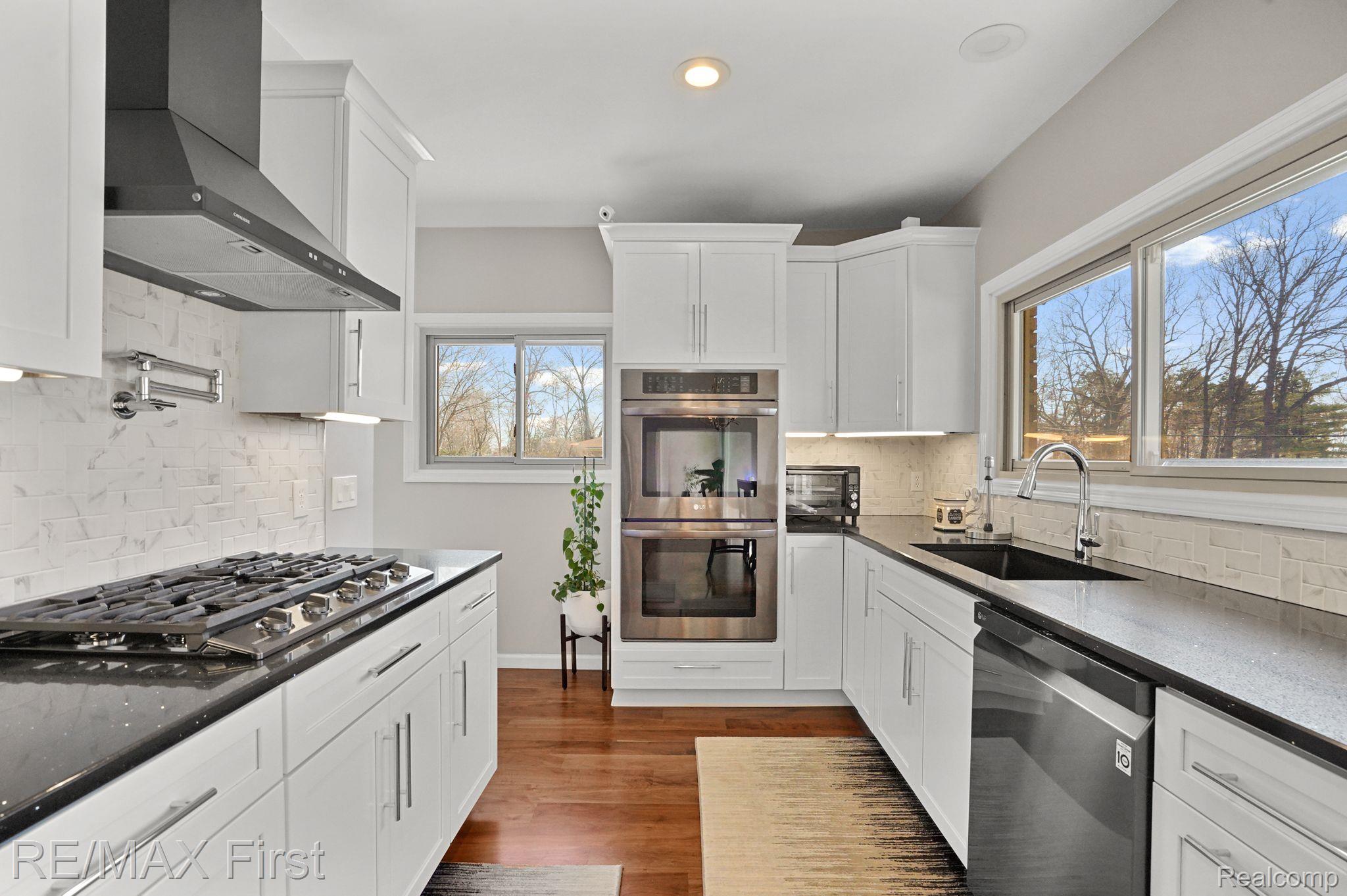 215 Stark Road Rochester, MI 48307 - Photo 10 of 32 KITCHEN