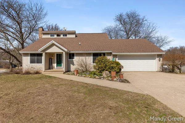 $350,000 | 810 West South Street, Greenville, MI 48838