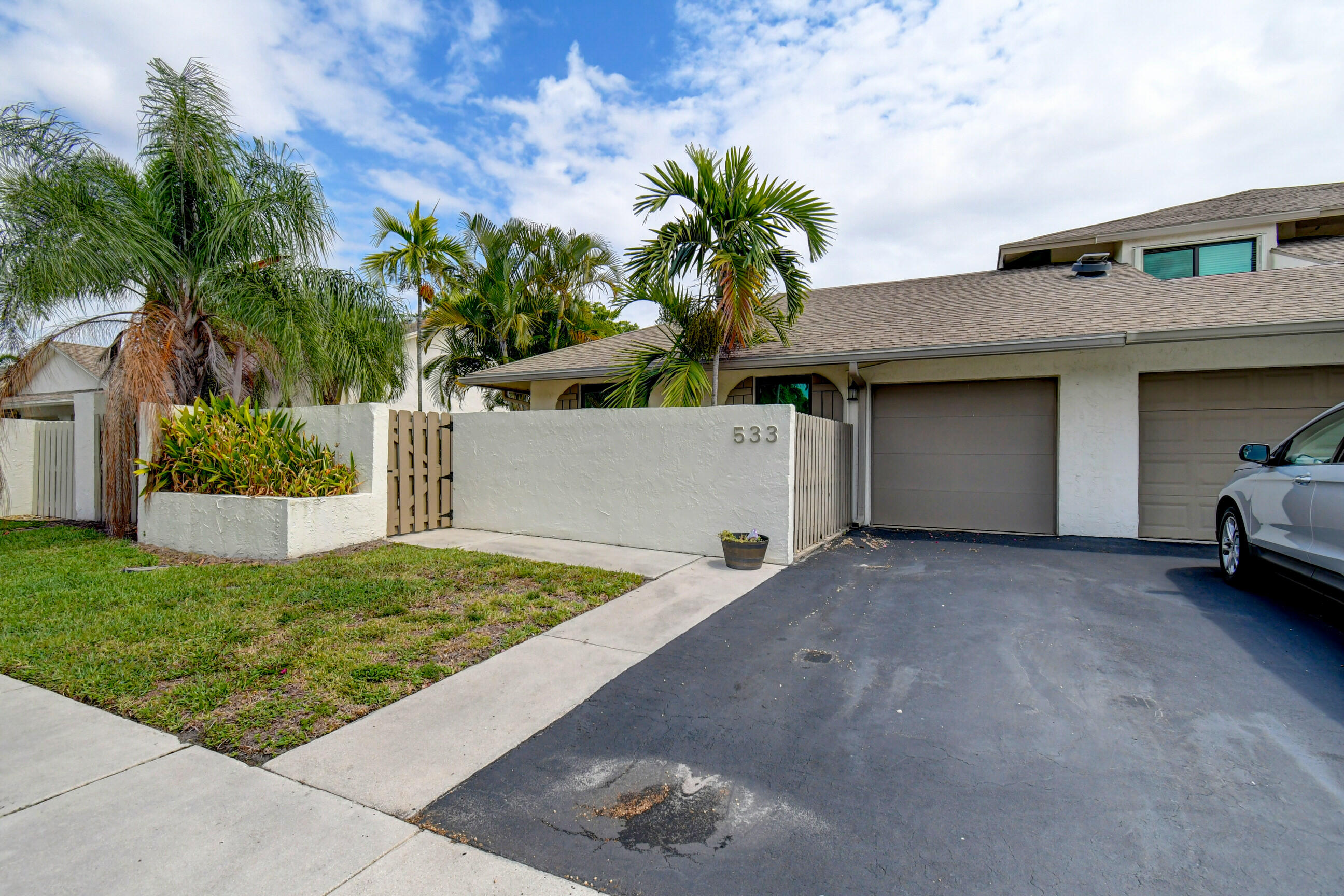 533 Southwest 29th Avenue Delray Beach, FL 33445 - Photo 1 of 32 Front Elevation