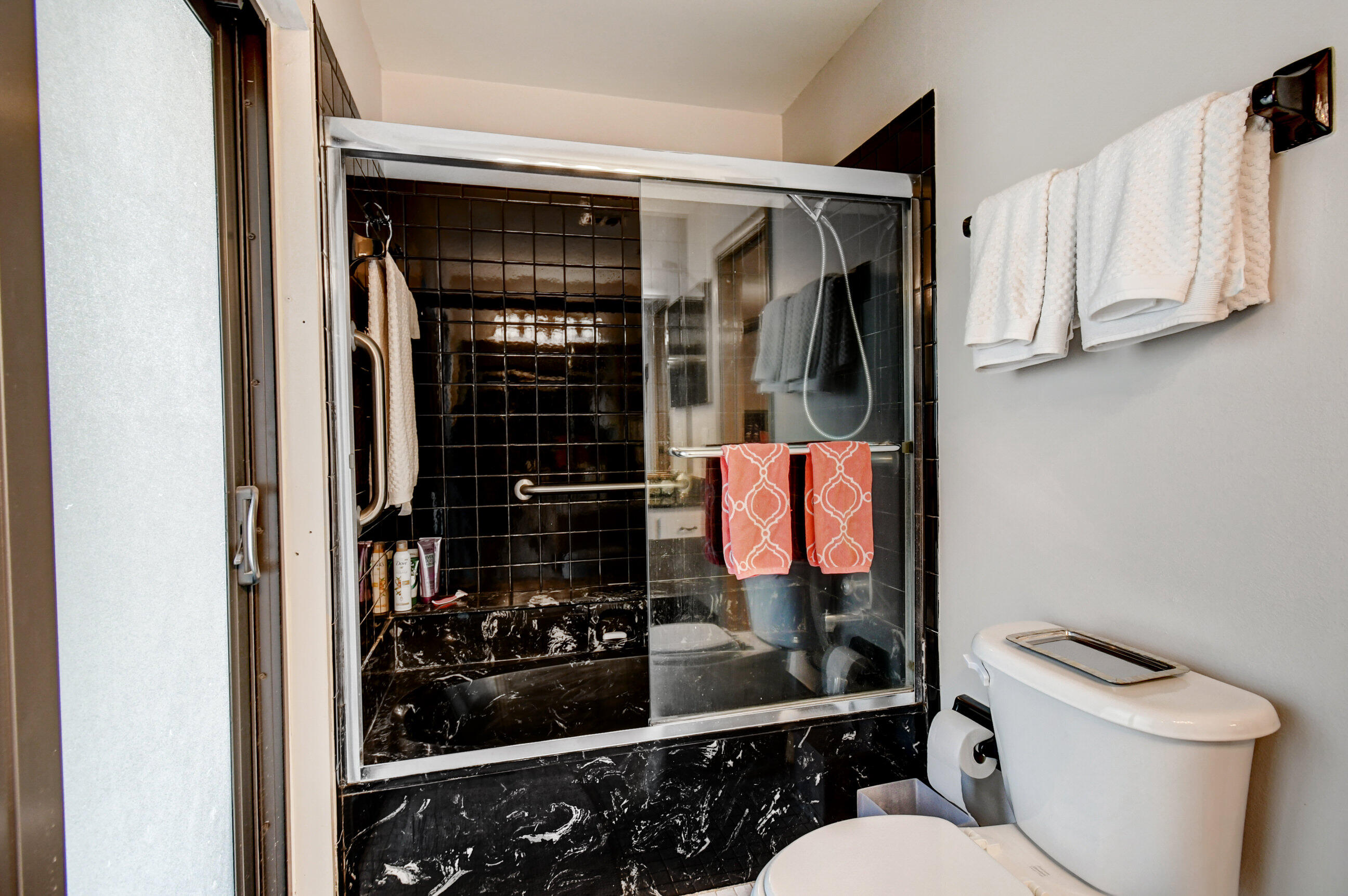 533 Southwest 29th Avenue Delray Beach, FL 33445 - Photo 12 of 32 Master Batroom