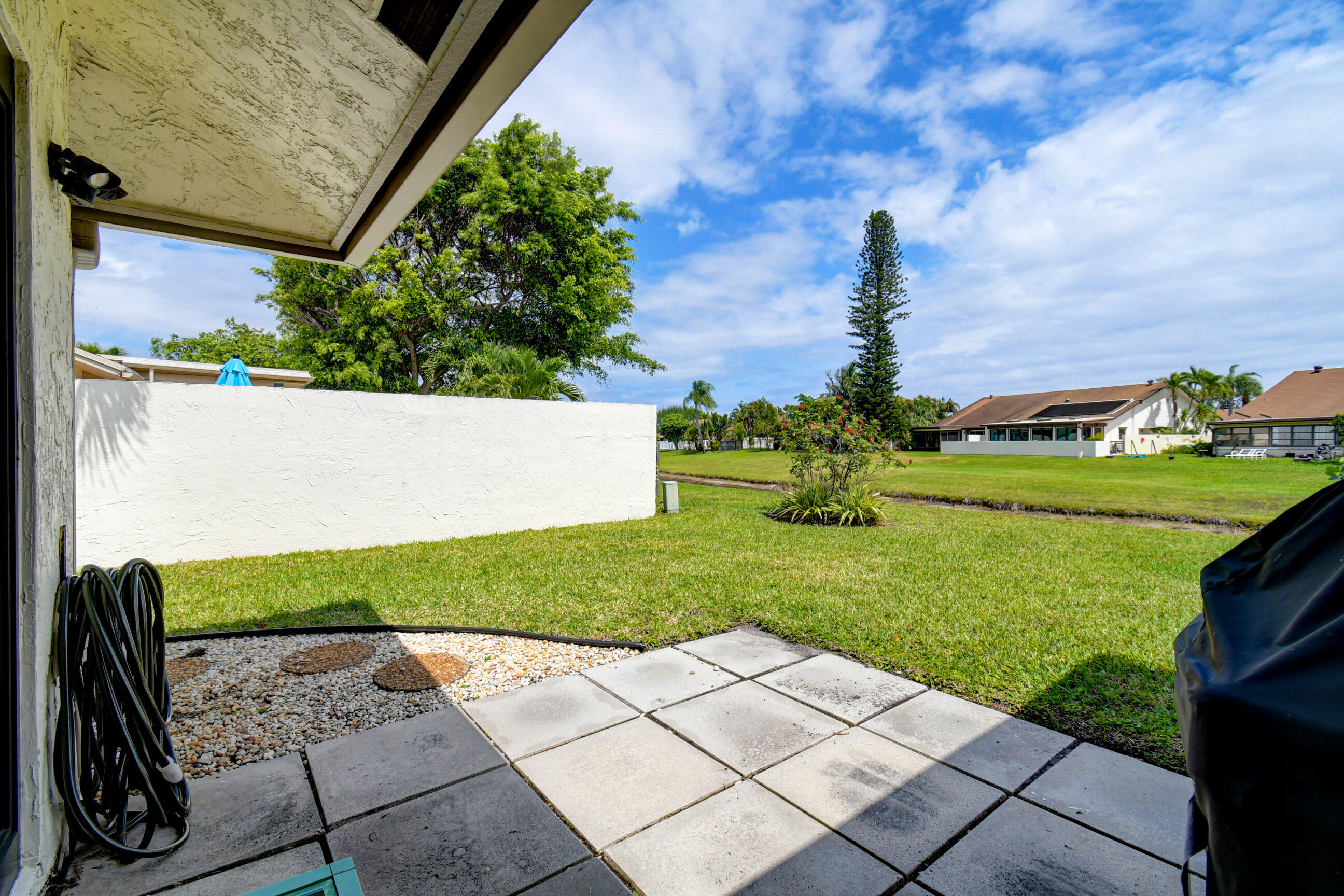 533 Southwest 29th Avenue Delray Beach, FL 33445 - Photo 17 of 32 Lake/Backyard