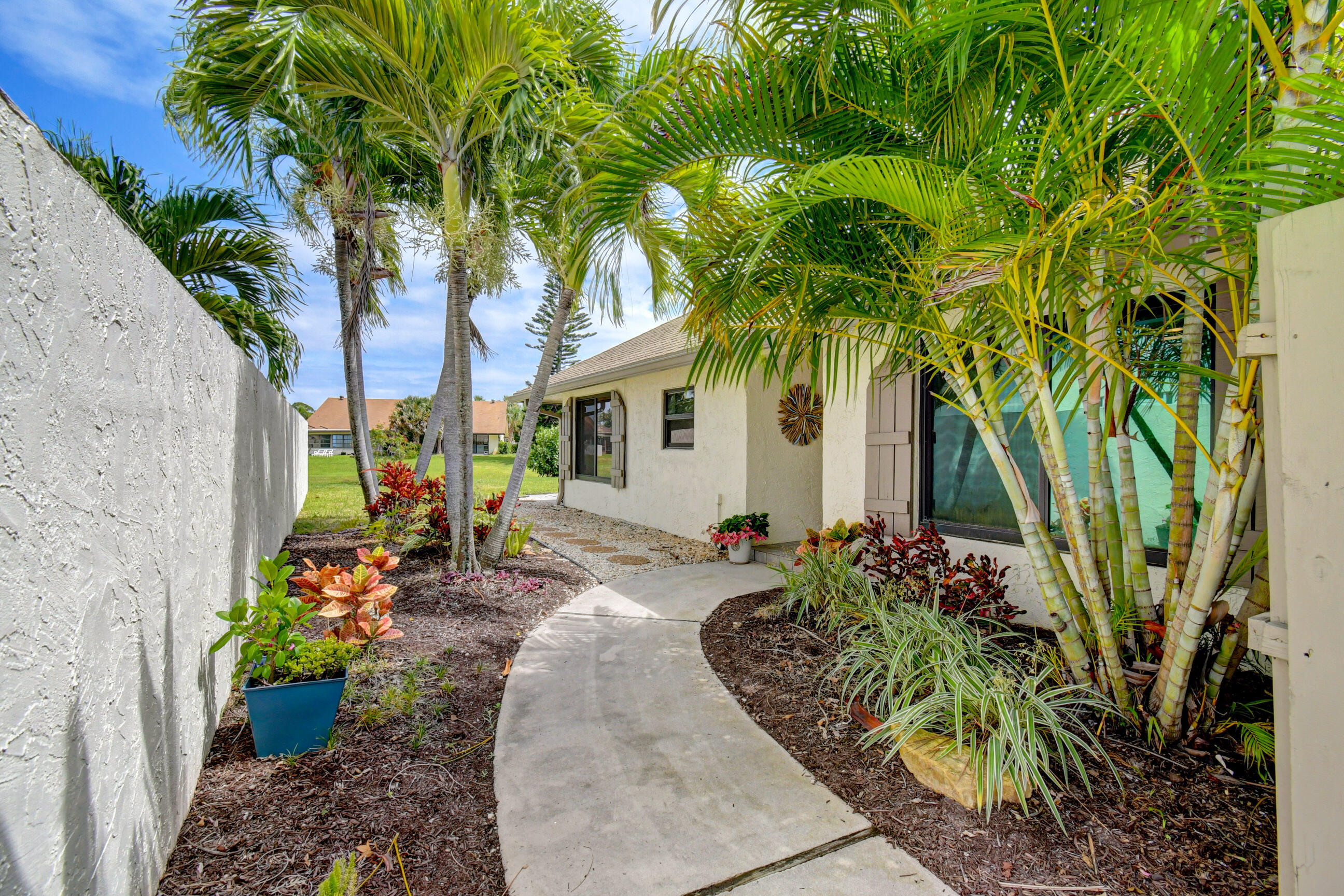 533 Southwest 29th Avenue Delray Beach, FL 33445 - Photo 22 of 32 Courtyard