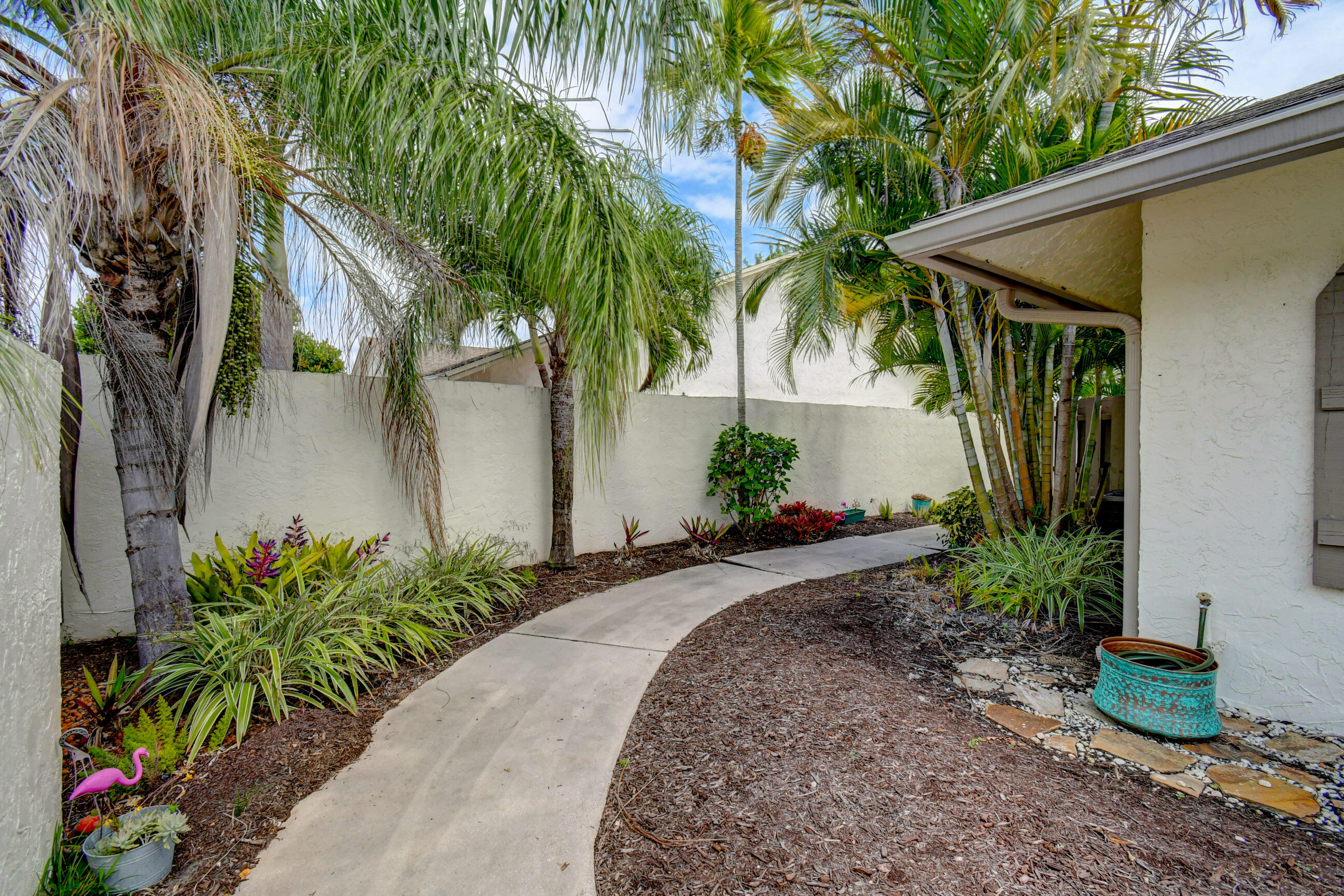 533 Southwest 29th Avenue Delray Beach, FL 33445 - Photo 24 of 32 Entry Walkway