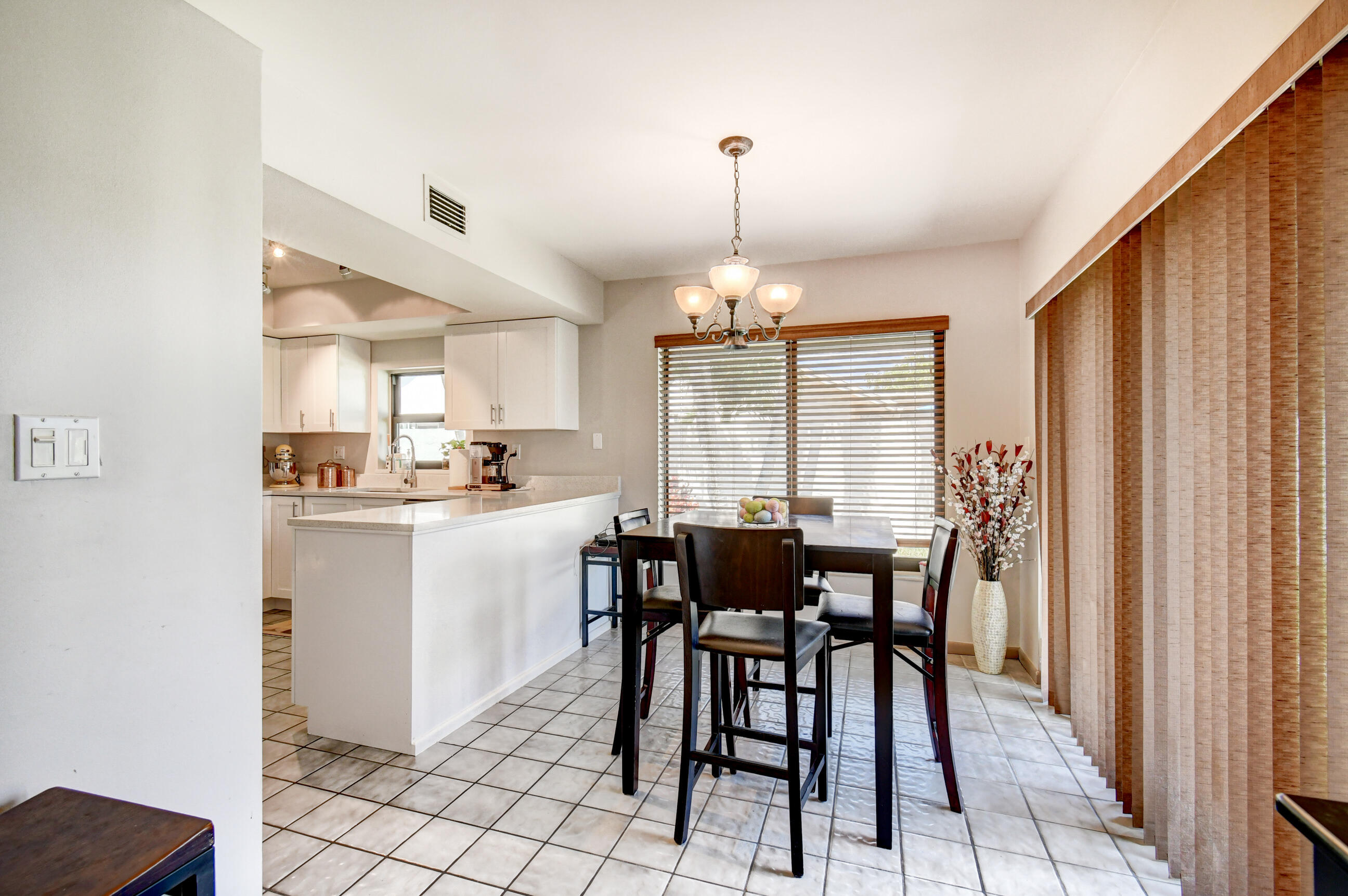 533 Southwest 29th Avenue Delray Beach, FL 33445 - Photo 5 of 32 Dining Area