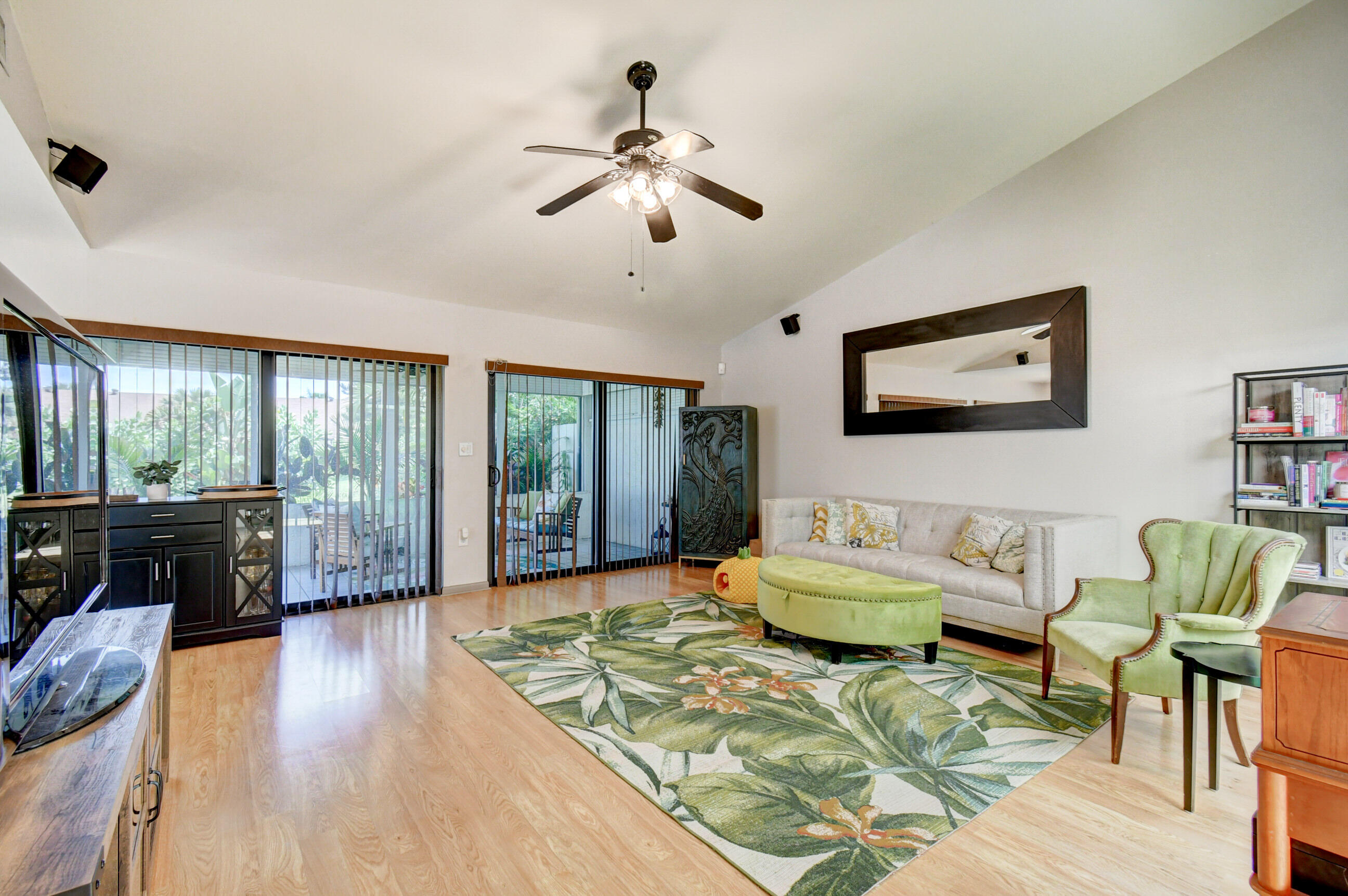 533 Southwest 29th Avenue Delray Beach, FL 33445 - Photo 8 of 32 Living Room/Patio