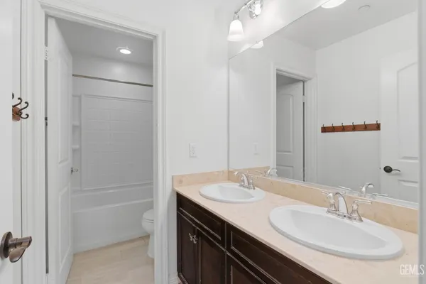 $529,999 | Undisclosed Address, Bakersfield, CA 93313