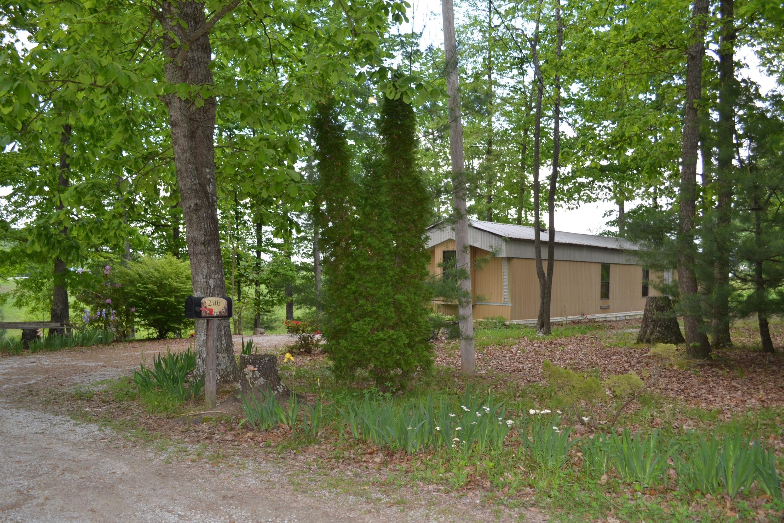 206 Tipton Road Crossville, TN 38571 - Photo 2 of 16 DSC_0327