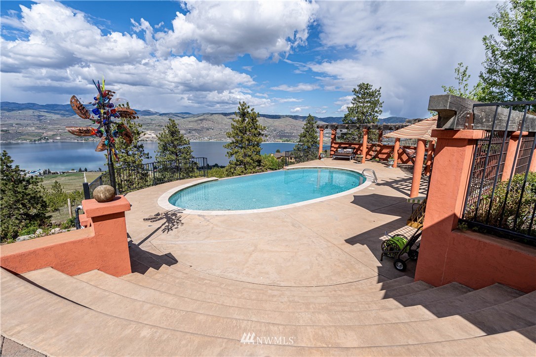 1805 Little Butte Ranch Road Chelan, WA 98816 - Photo 4 of 38 Gallery Image 4