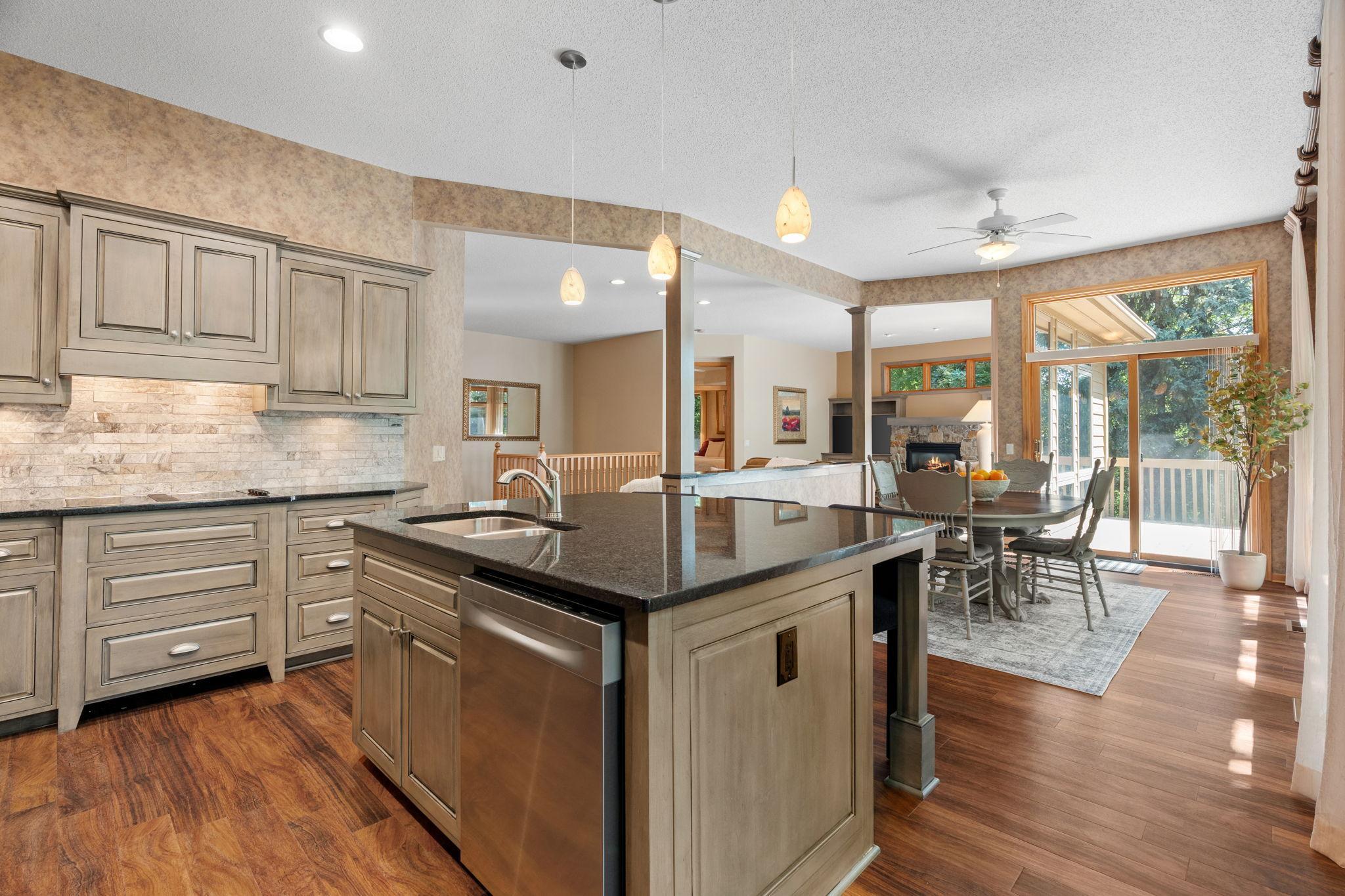 8975 Hunters Way Apple Valley, MN 55124 - Photo 10 of 27 Gallery Image 10
