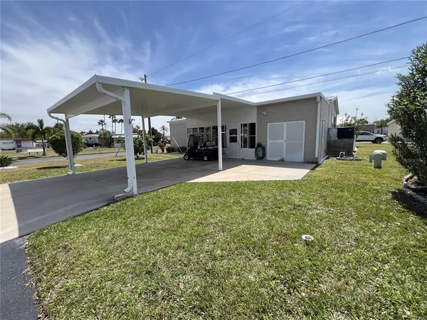 a view of a house with backyard and porch