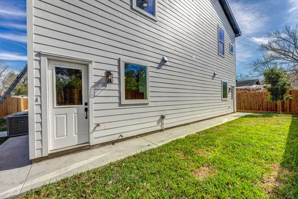 $1,750 | 704 South 1st Street, Conroe, TX 77301