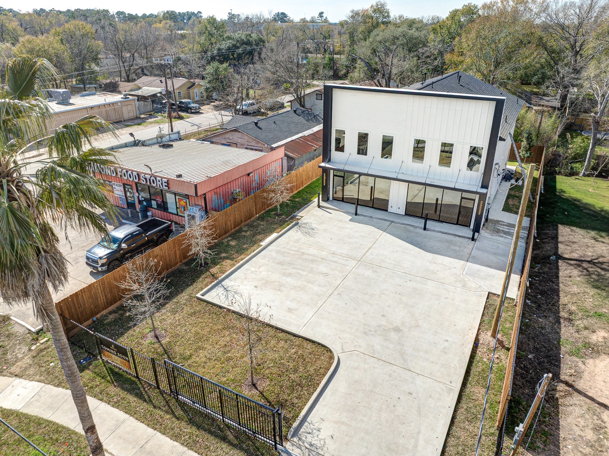 704 South 1st Street, Unit B2 Conroe, TX 77301 - Photo 23 of 26 Property is fully fenced