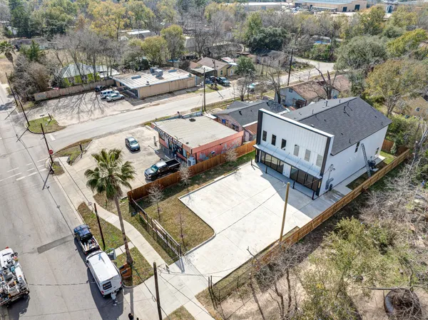 $1,750 | 704 South 1st Street, Conroe, TX 77301