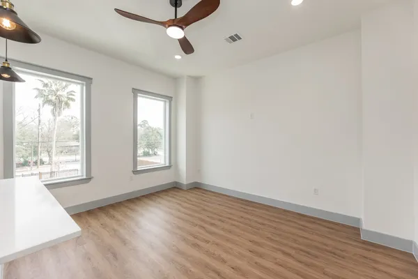 $1,750 | 704 South 1st Street, Conroe, TX 77301