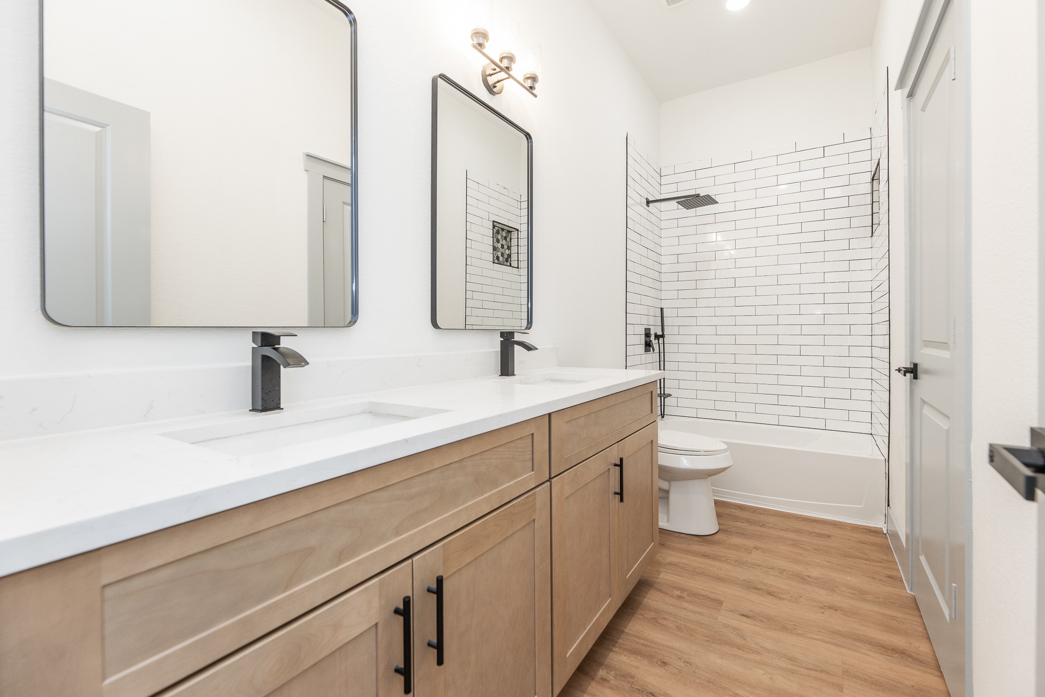 704 South 1st Street, Unit B2 Conroe, TX 77301 - Photo 7 of 26