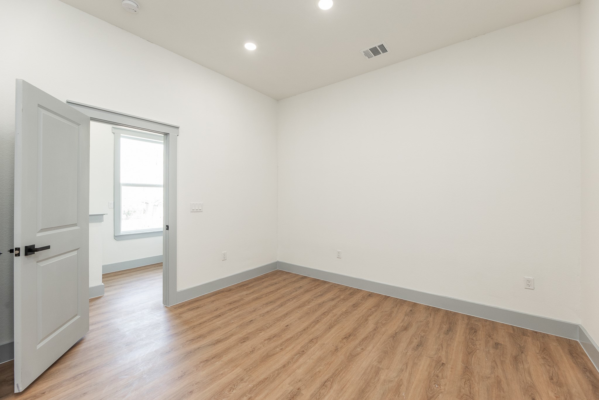 704 South 1st Street, Unit B2 Conroe, TX 77301 - Photo 8 of 26