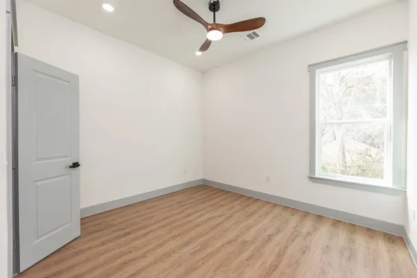 $1,750 | 704 South 1st Street, Conroe, TX 77301