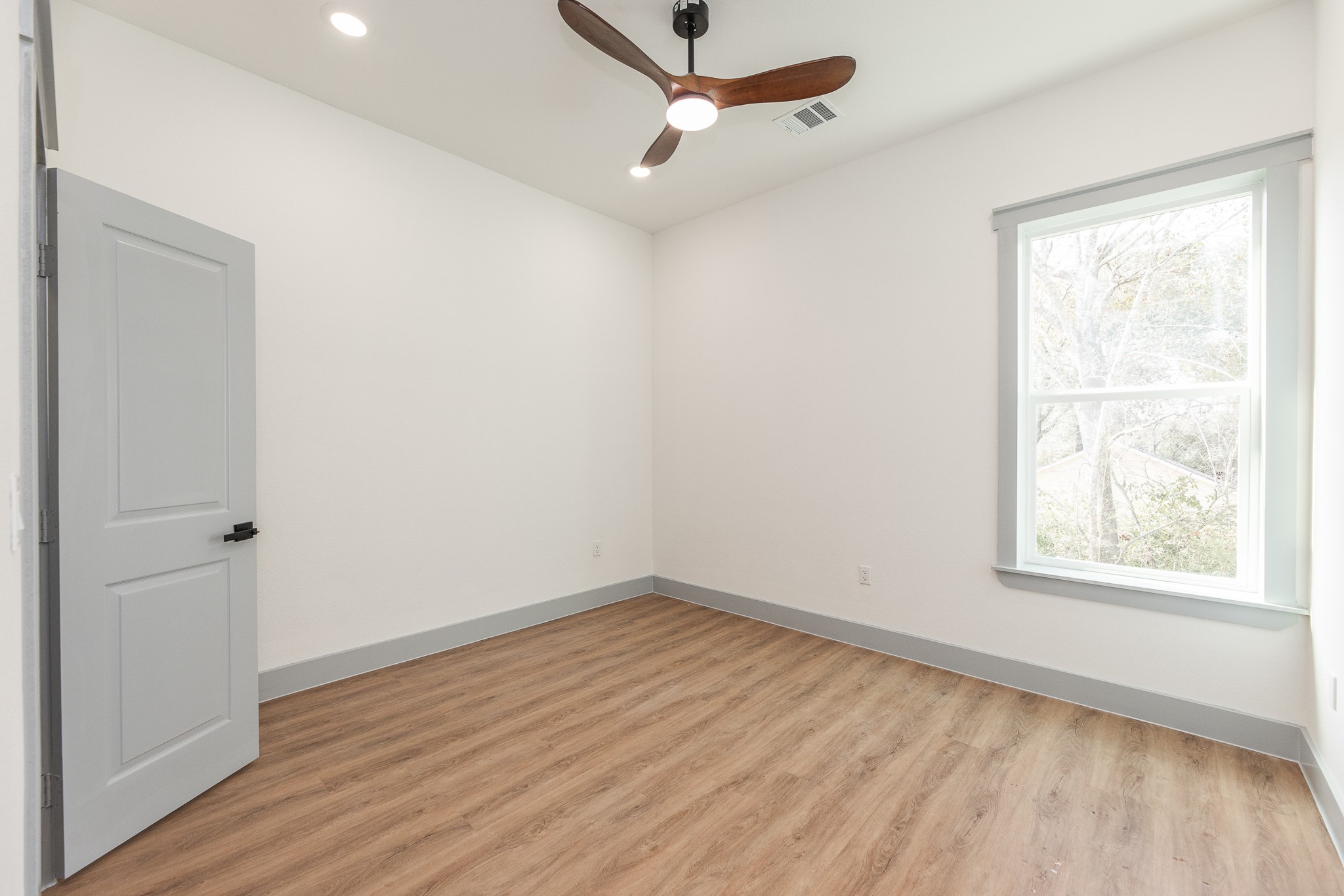 704 South 1st Street, Unit B2 Conroe, TX 77301 - Photo 10 of 26