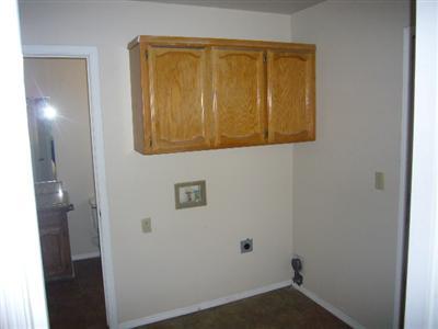 20392 Del Mar Road Madera, CA 93638 - Photo 7 of 10 laundry