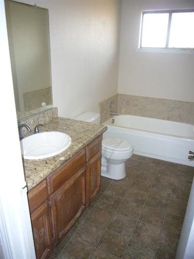 20392 Del Mar Road Madera, CA 93638 - Photo 9 of 10 bath