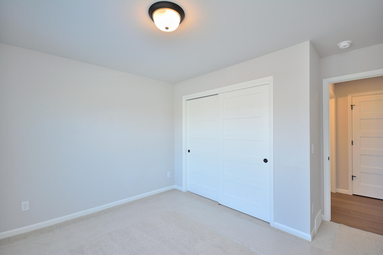 997 Elderberry Road Oconomowoc, WI 53066 - Photo 4 of 26 75 ARWT (4)