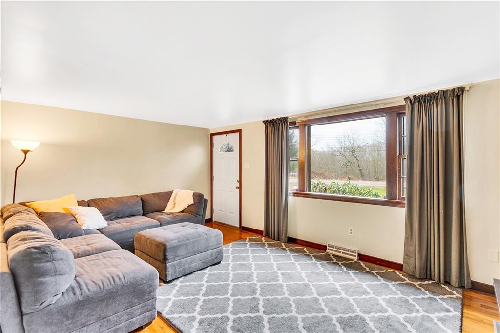 5190 Hardt Road Gibsonia, PA 15044 - Photo 4 of 25 Gallery Image 4