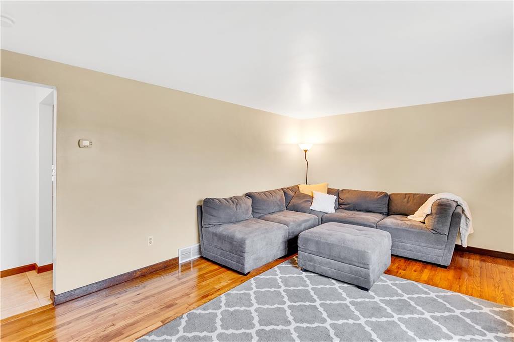 5190 Hardt Road Gibsonia, PA 15044 - Photo 5 of 25 Gallery Image 5