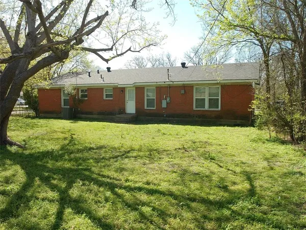 a view of house with yard