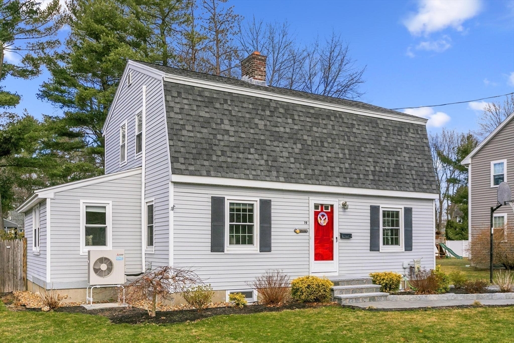 19 Dustin Road Reading, MA 01867 - Photo 1 of 33 a front view of house with yard