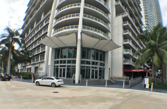 $2,500 | 690 Southwest 1st Court, Unit 1427, Miami, FL 33130