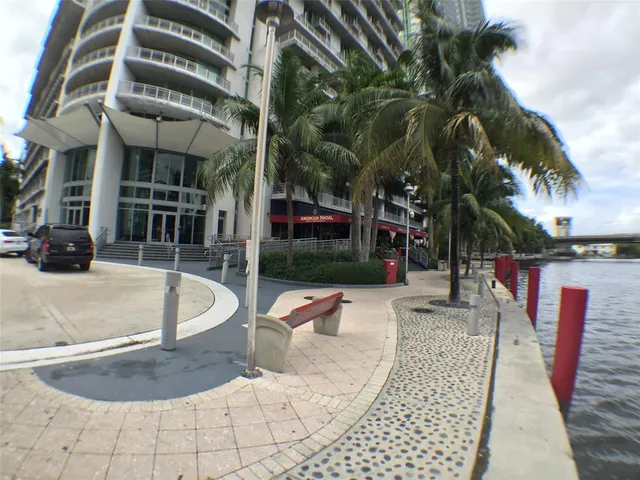 $2,500 | 690 Southwest 1st Court, Unit 1427, Miami, FL 33130