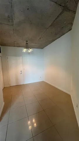 $2,500 | 690 Southwest 1st Court, Unit 1427, Miami, FL 33130