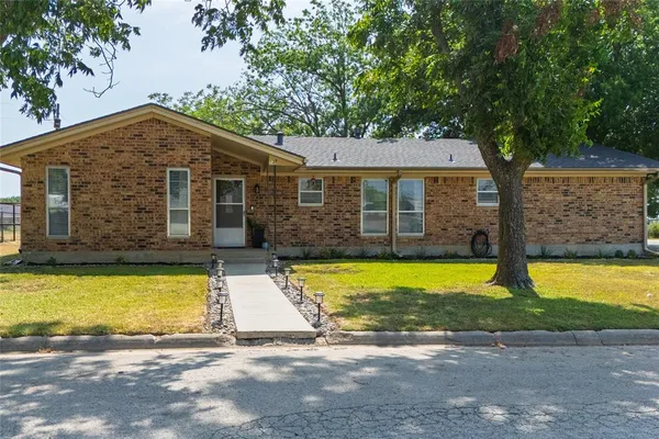 $295,000 | 239 South Pine Street, Muenster, TX 76252