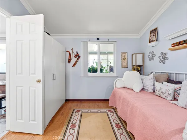 $379,999 | 26835 Avenue Of The Oaks, Unit B, Santa Clarita, CA 91350